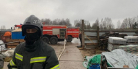 Угроза распространения пламени: пожарные ликвидировали возгорание в строительном городке - Regions.Ru